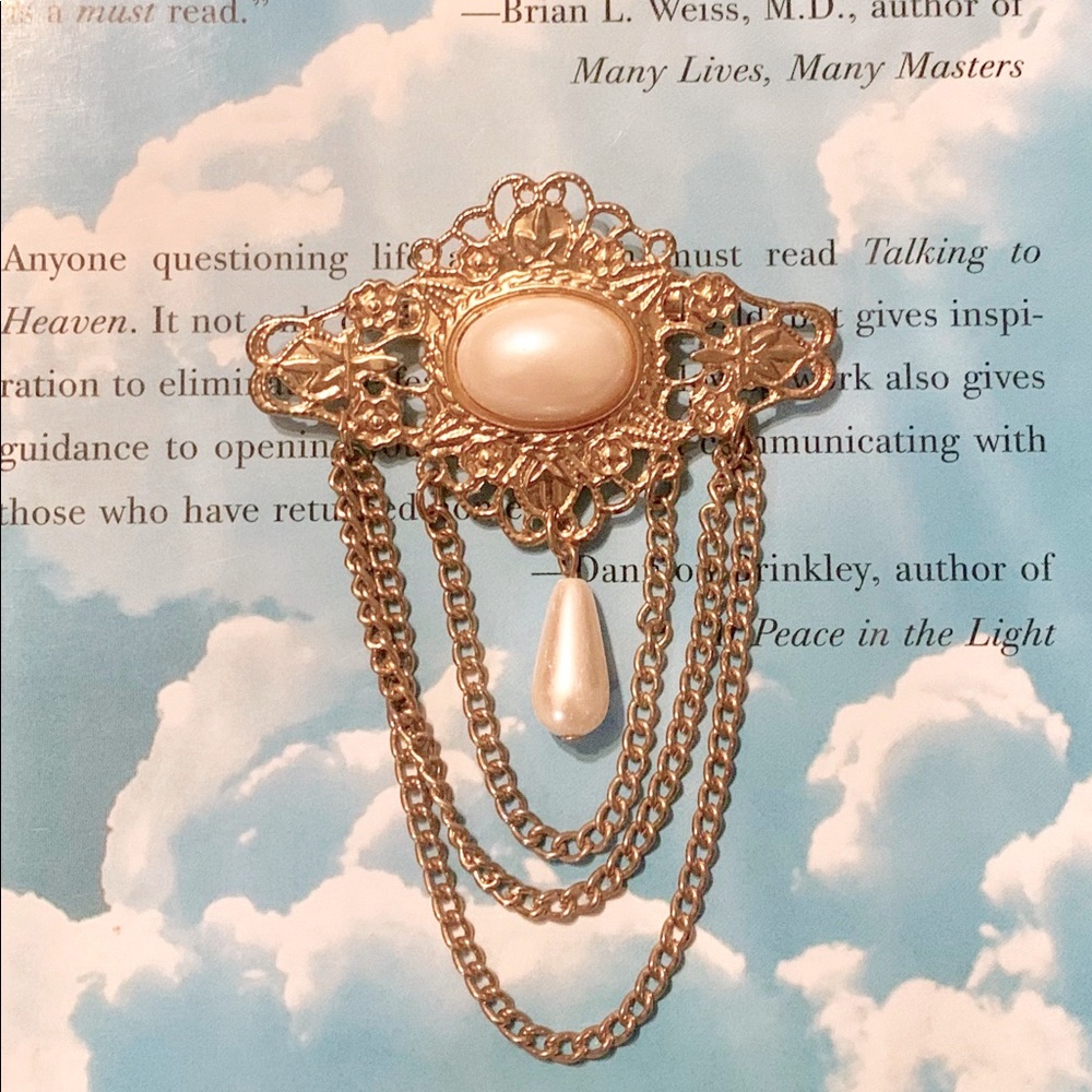 Beautiful Vintage Lovely 80’s Fabulous Brooch